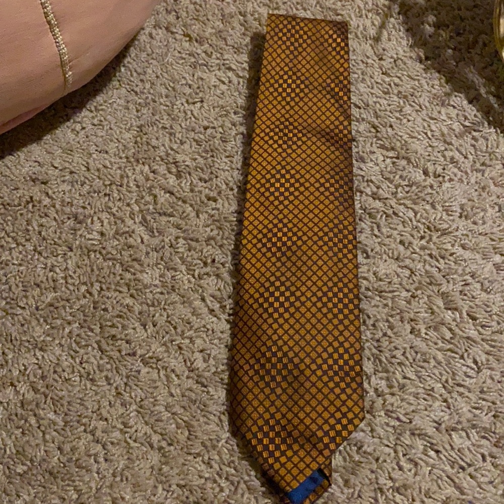 Gucci tie...Very nice!!